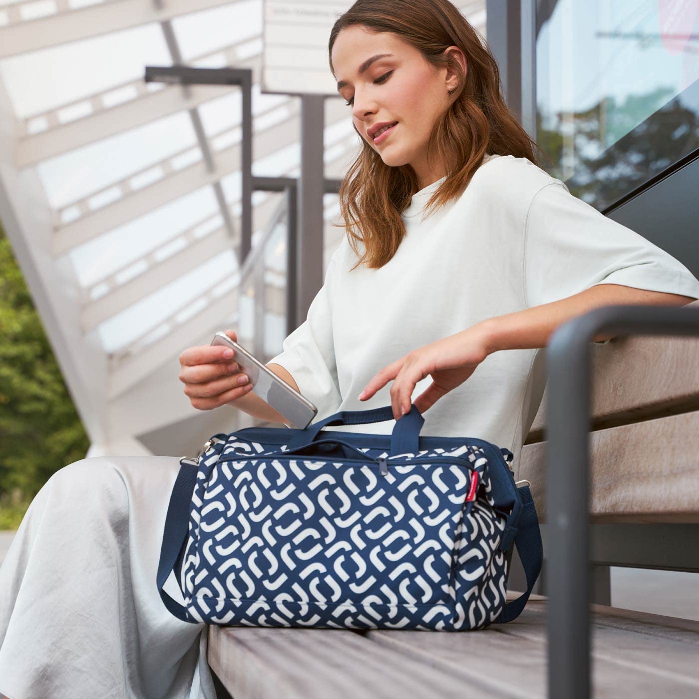 reisenthel-allrounder-s-pocket-signature-navy-stilvolle-doktortasche-aus-recycel image 2