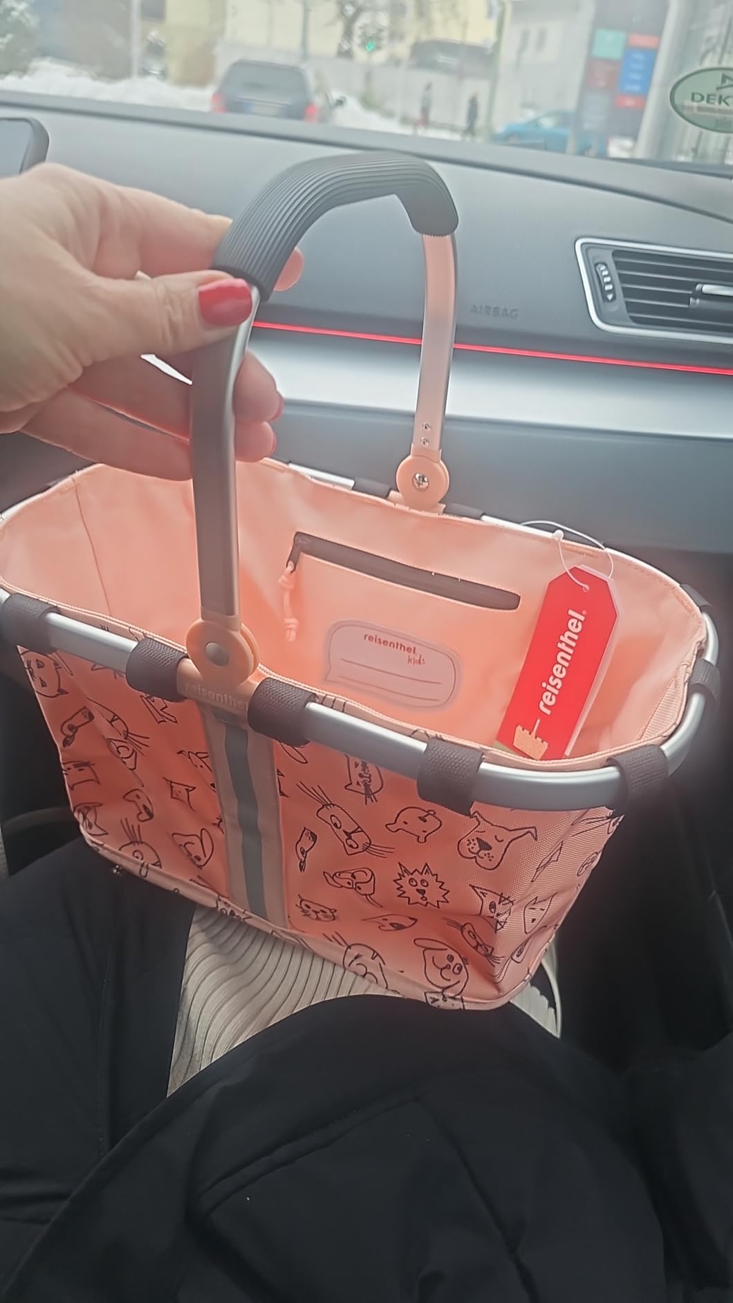 Mein Sohn liebt seinen eigenen Einkaufskorb