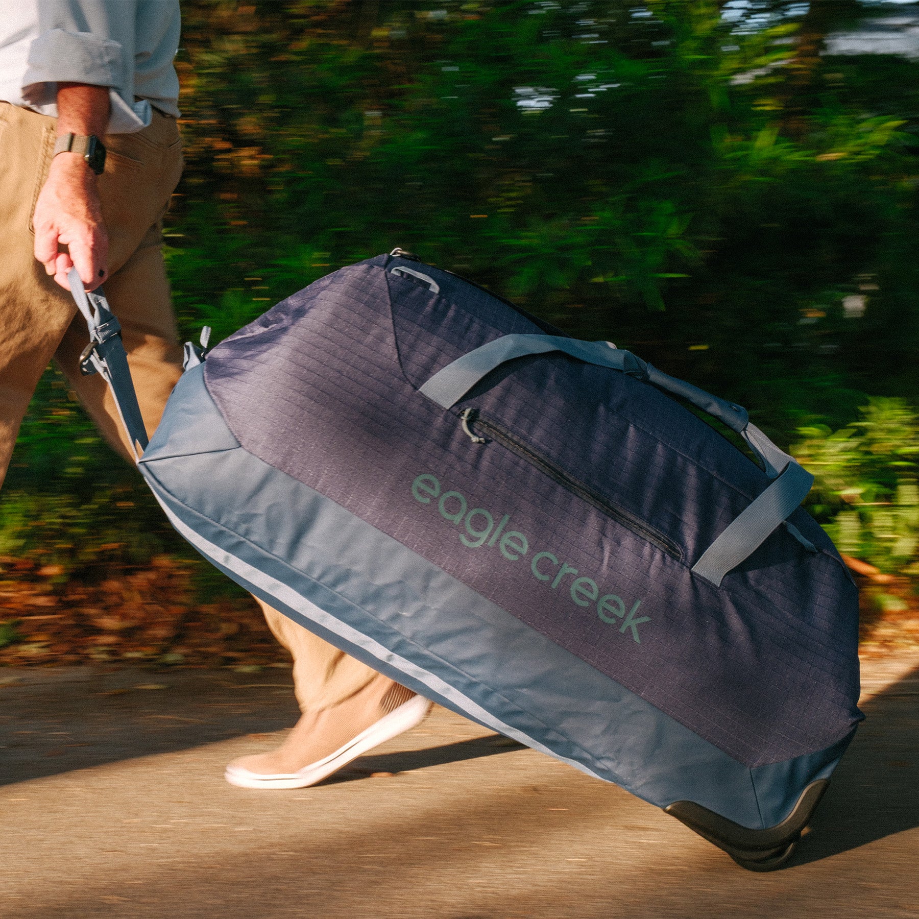 eagle-creek-no-matter-what-120l-rolling-duffel-bag-gr-ter-roll-duffel-mit-robust image 8
